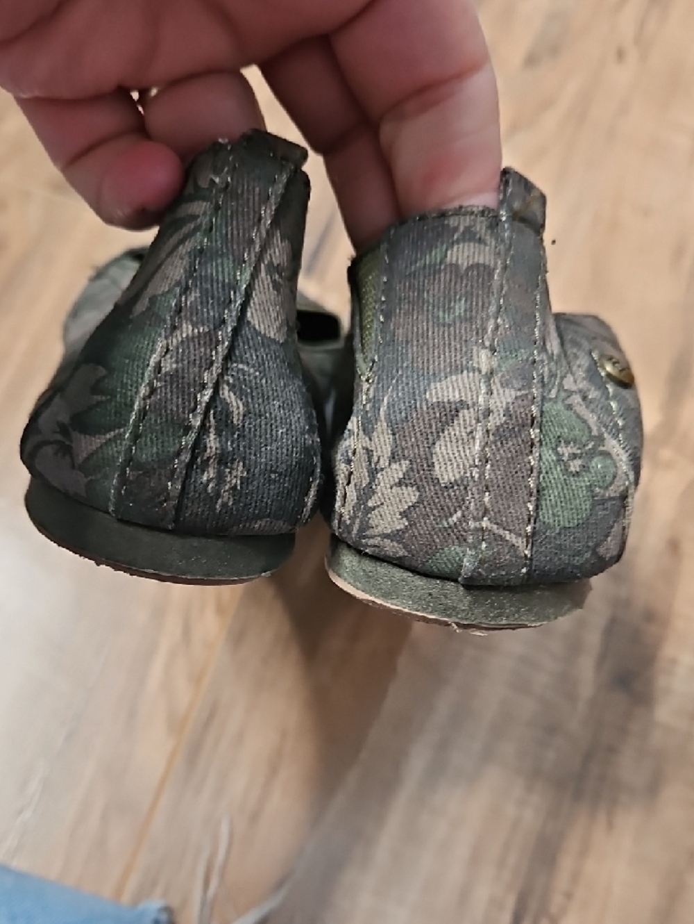 Madlove Women’s Olive Green Floral Ballet Flats 8 - Picture 8 of 11